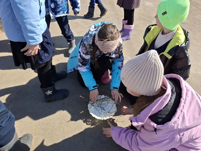 Дети принимали участие в играх