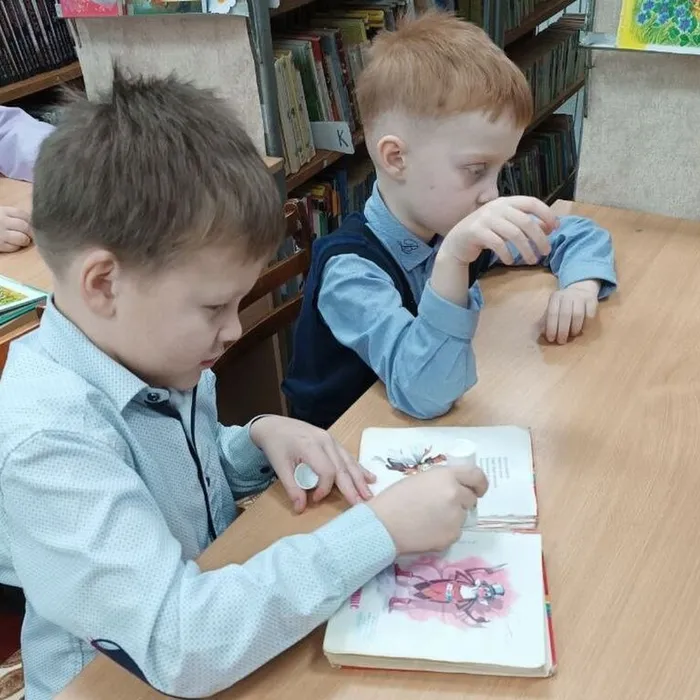 ЗАНЯТИЕ ПО РЕМОНТУ КНИГ «КНИЖКИНА БОЛЬНИЦА»
