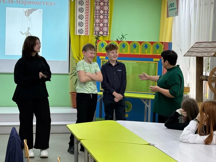 Под руководством модератора ребята анализировали случаи из повседневной жизни