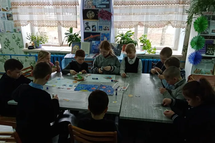 Были прочитаны рассказы из книг: Ю. Клушанцева «О чём рассказал телескоп» и А. Ткаченко «Летающие звёзды»