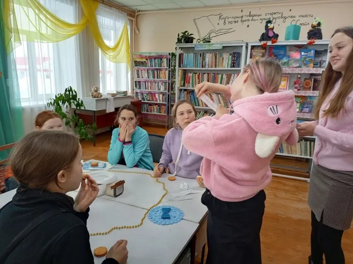 Девочки выполняли интересные задания