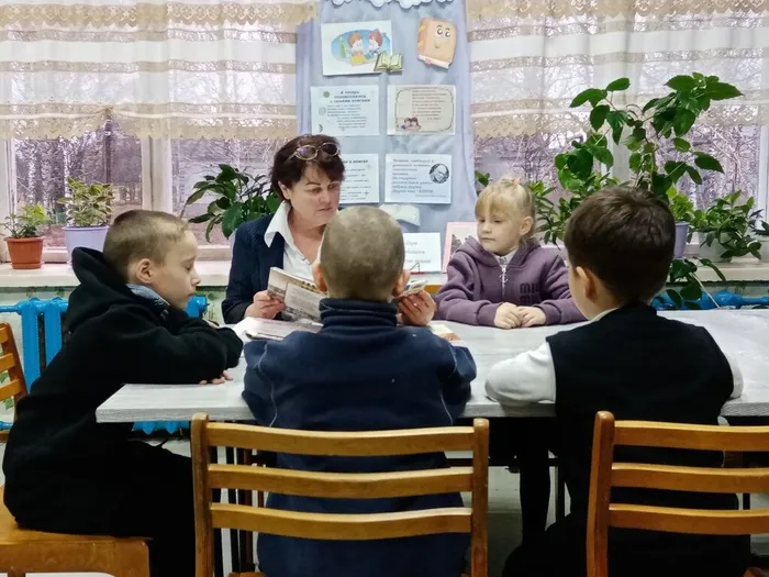 В ходе мероприятия детей познакомили с историей памятной даты — Дня Героев Отечества