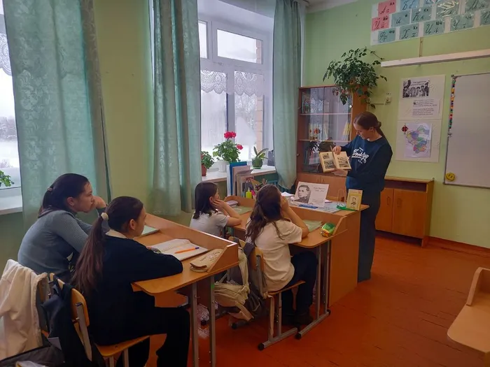 Библиотекарь познакомила ребята с книгами