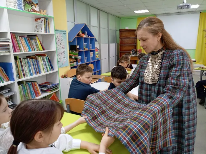 Дети познакомились с домоткаными тканями