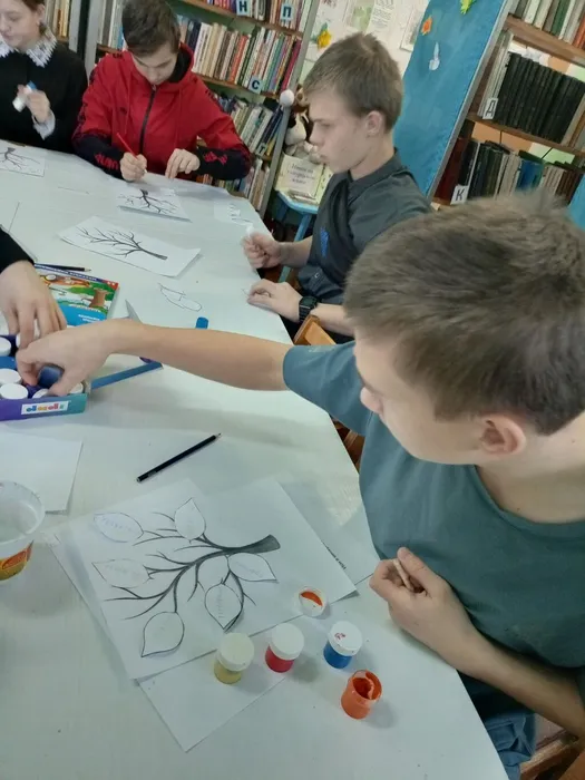 Кульминацией мероприятия стало создание участниками коллективной инсталляции «Дерево толерантности»