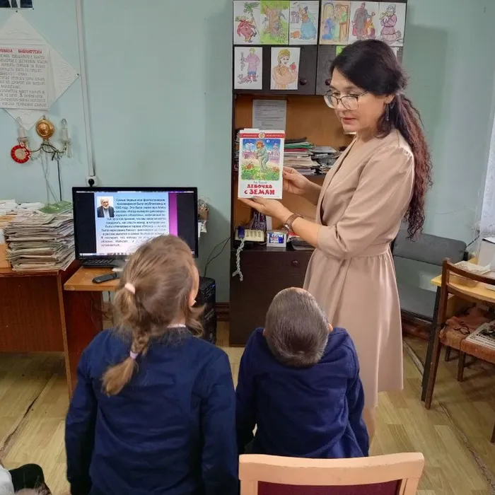 ЛИТЕРАТУРНЫЙ ЧАС «ЗАГЛЯНУВШИЙ В БУДУЩЕЕ»