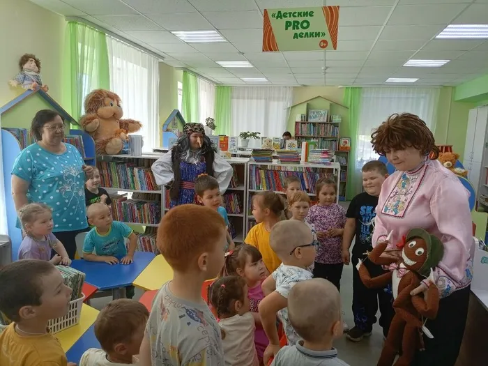Детям провели экскурсию по библиотеке