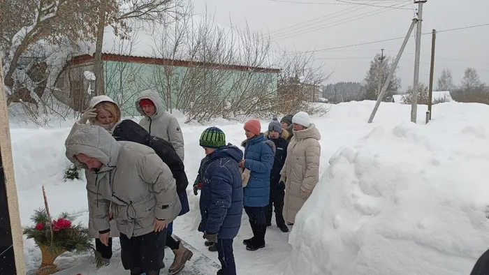 Дети возложили цветы к памятнику