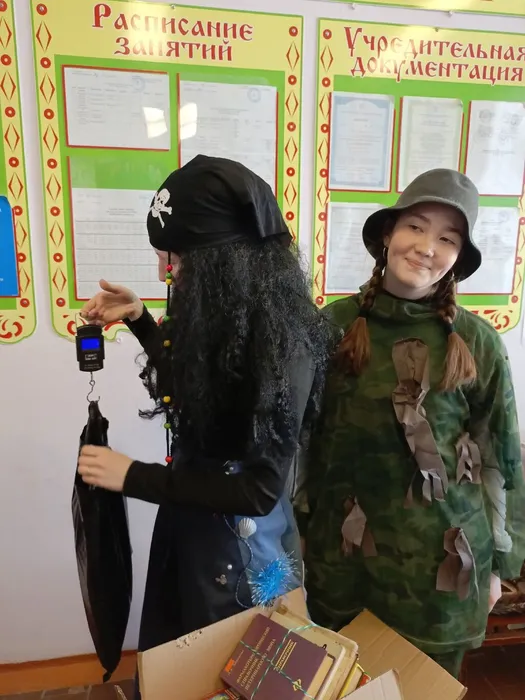 Герои сказок принимают отходы для переработки