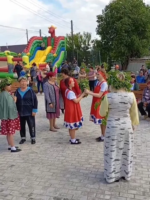 Участники встречи приняли участие в народных играх