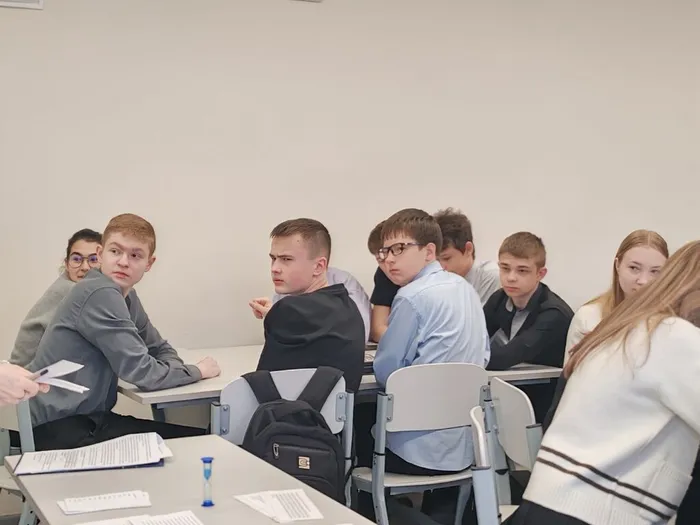 Разделившись на команды, учащиеся проверили свои знания