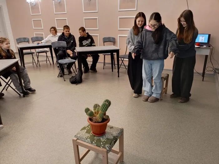 Под руководством модератора ребята анализировали случаи из повседневной жизни