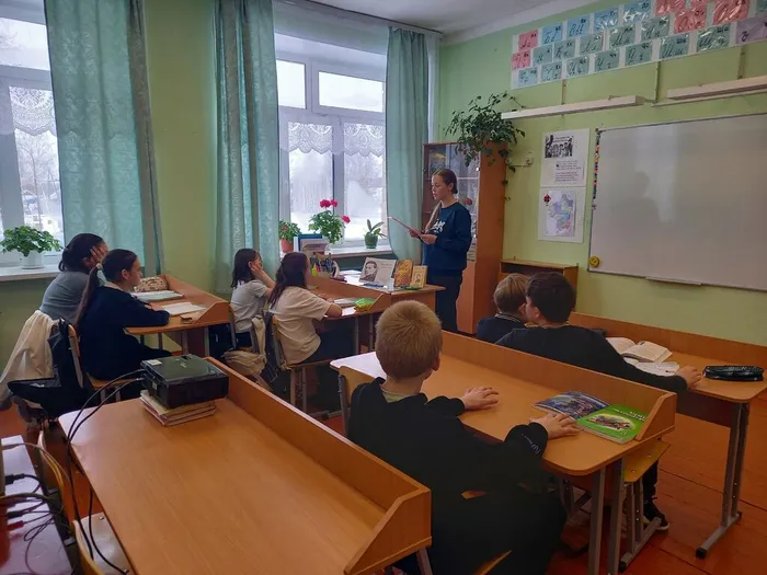 Библиотекарь познакомила ребята с книгами