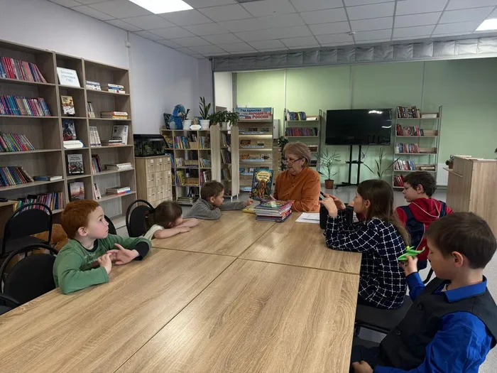 Библиотекарь познакомила ребят с книгами