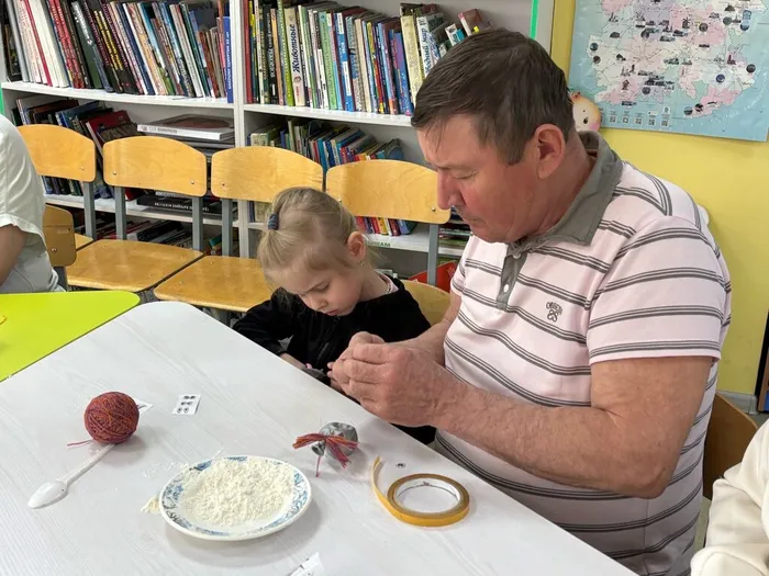 Дети своими руками создали игрушку-антистресс «Капитошку»