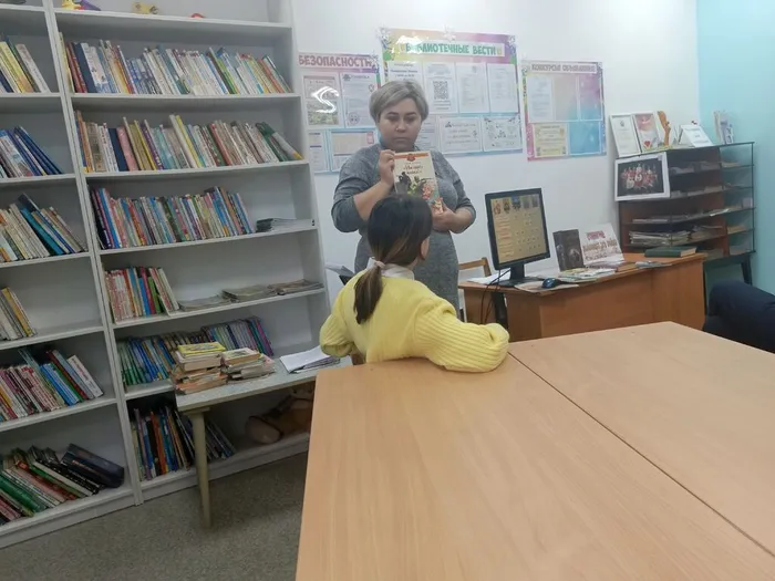 Библиотекарь познакомила ребят с книгами