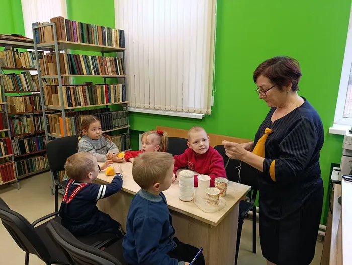 В ходе занятия дети научились создавать экологичные кормушки из натуральных материалов