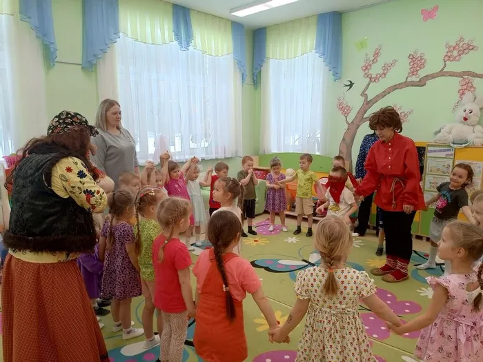 Дети принимали участие в играх