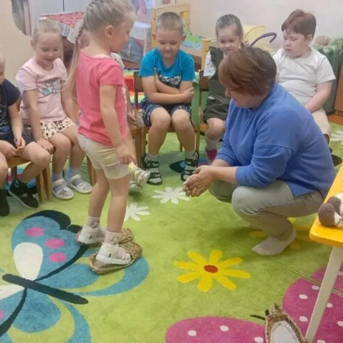 ФОЛЬКЛОРНОЕ РАЗВЛЕЧЕНИЕ «КУДА ВЕДУТ КУДЕЛИНЫ ЛАПТИ»