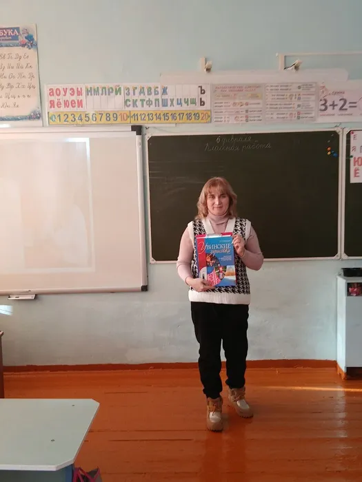 Библиотекарь познакомила ребят с книгой