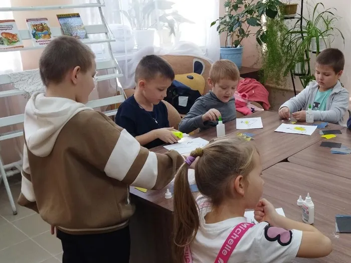 Ребята нарисовали синичек