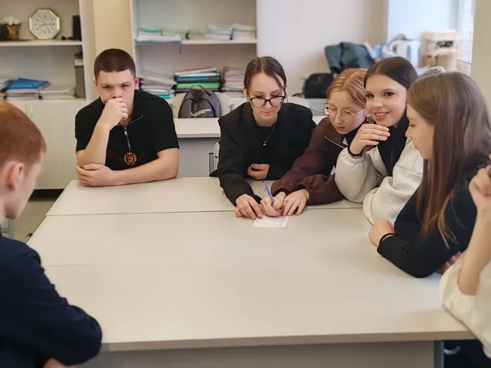 Разделившись на команды, учащиеся проверили свои знания