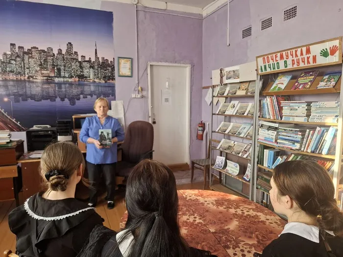 Библиотекарь познакомила ребят с книгами