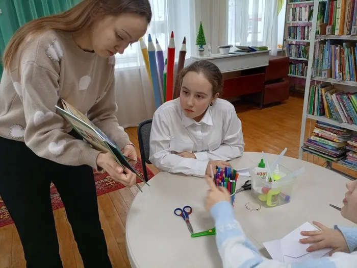 Библиотекарь познакомила ребят с книгами