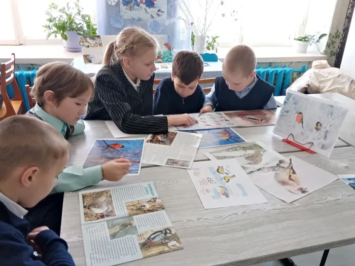 Дети с интересом рассматривали журналы