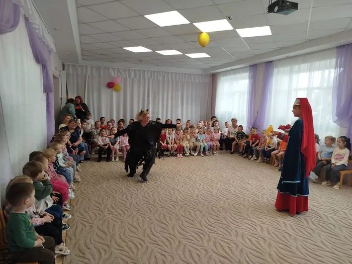 Ребят ожидала театрализованное представление