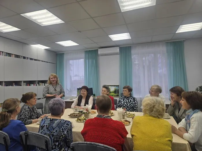 Марина Валерьевена Гаврина, директор библиотеки, поприветствовала гостей