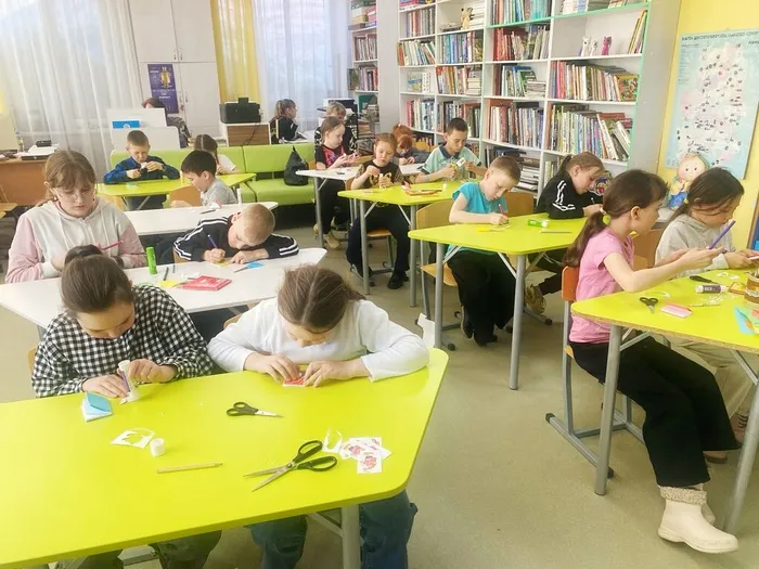 Дети смастерили свою книжку