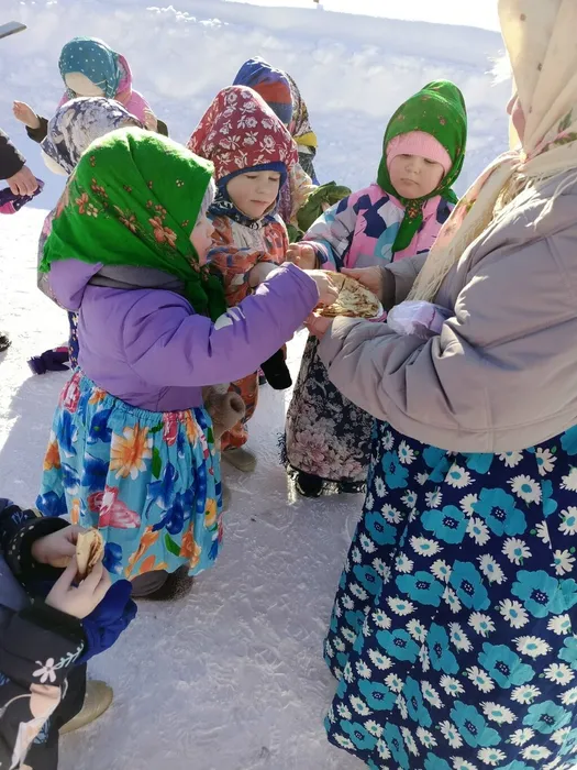 Дети угостились блинами