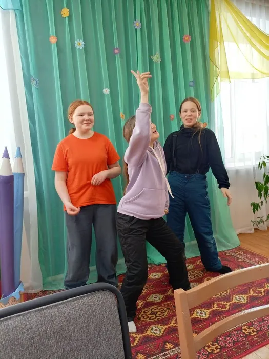 Девочки выполняли интересные задания