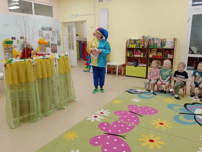 Ребята смотрели кукольное представление