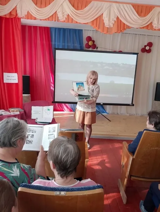 Библиотекарь познакомила присутствующих с интересным материалом о родном селе