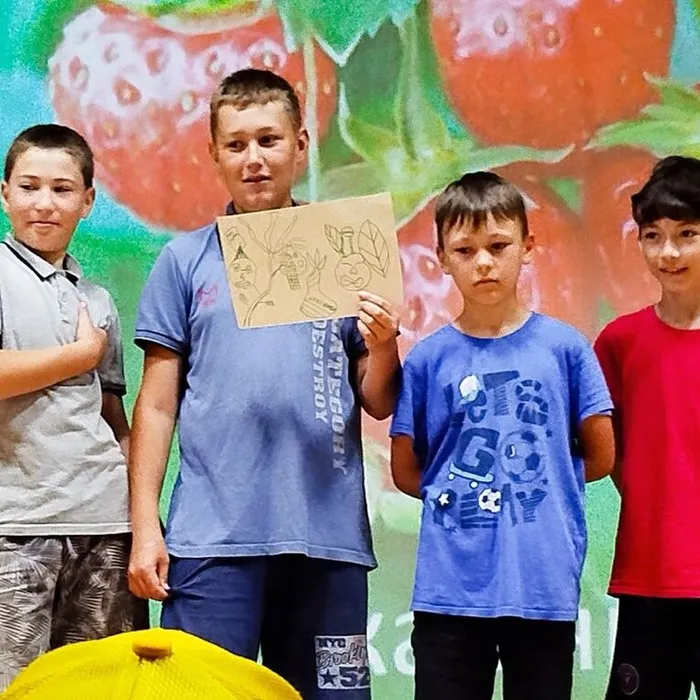  ЯГОДНОЕ АССОРТИ «УЗЫ-БОРЫ БИЧАСЬКОМ…»