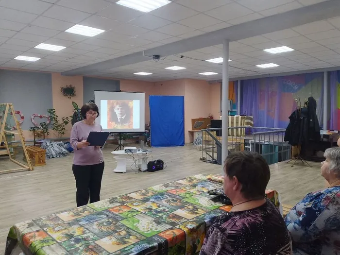 Библиотекарь познакомила гостей с биографией поэта