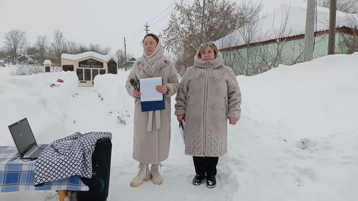 Ведущие встречи