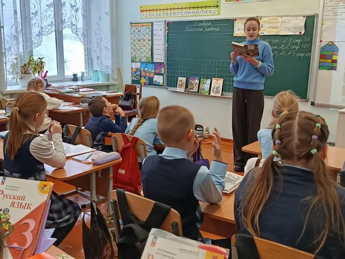 Библиотекарь познакомила ребят с книгами