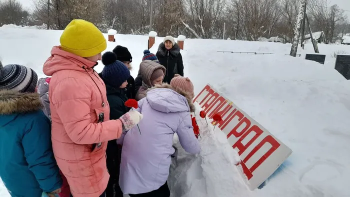 Петропавловская сельская библиотека присоединяется к Всероссийской патриотической акции «Гвоздика на снегу»