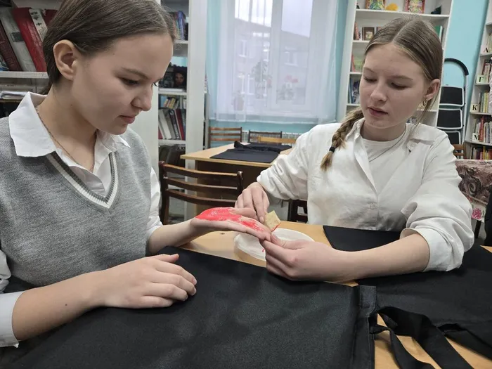 Участницы с интересом оформляли шоперы