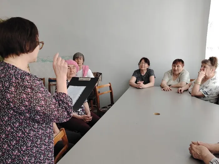 За круглым столом гости делились личными секретами долголетия