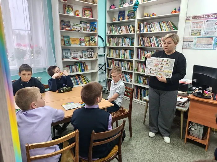 Библиотекарь познакомила ребят со статьями из журналов о Пасхе