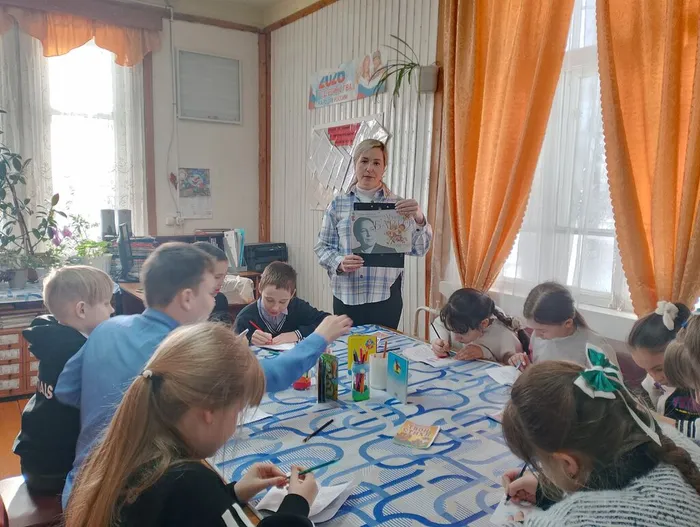 Библиотекарь познакомила ребят с книгами