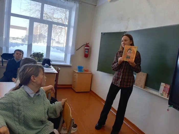 Библиотекарь познакомила ребят с книгами