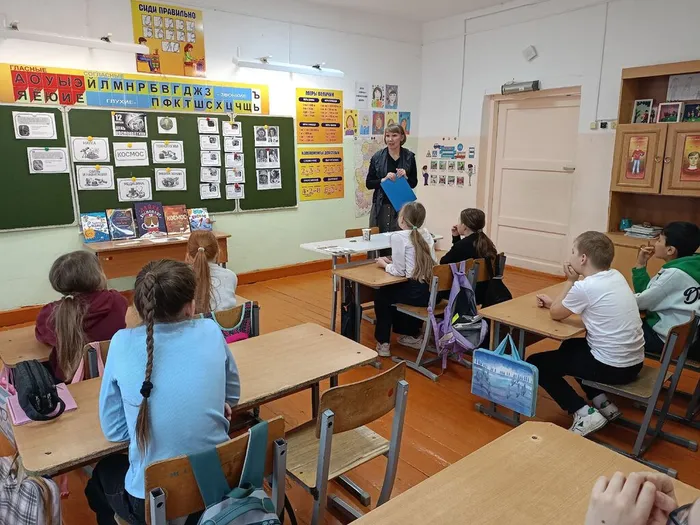 Библиотекарь познакомила ребят с книгами о космосе