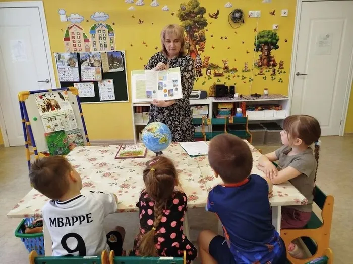 Библиотекарь познакомила с книгами