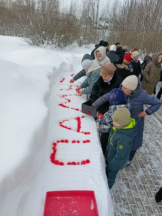 Участники встречи возложили цветы
